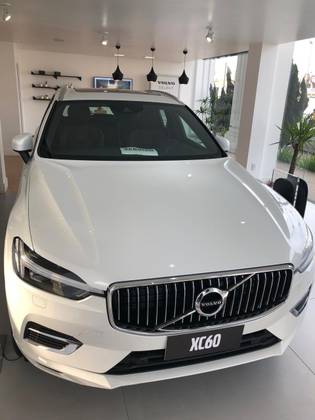 VOLVO XC60 2.0 T8 HYBRID INSCRIPTION AWD GEARTRONIC VOLVO XC60 2.0 T8 HYBRID INSCRIPTION AWD GEARTRONIC